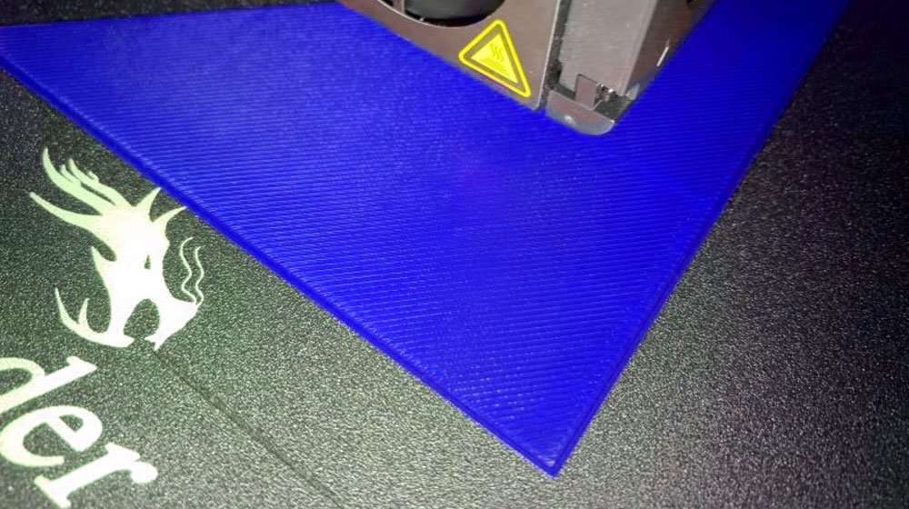 Отличный адгезия первого слоя гарантирует хорошую печать!