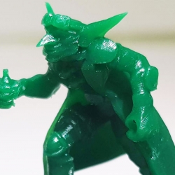 Гоблін з пляшкою